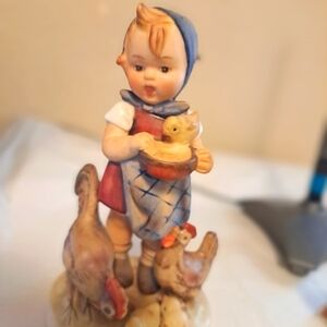 Hummel Vintage TMK2 RARE Feeding Time 199/0 Girl With Chickens